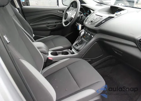 2016 Ford Escape S z USA, uszkodzony, nr VIN 1FMCU0F77GUB10953